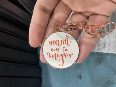 Llaveros personalizado. Llavero original Anilla y Mosquetón. Frase en español. En caja de regalo. Llavero de coche o accesorio de bolso. - Imagen 6