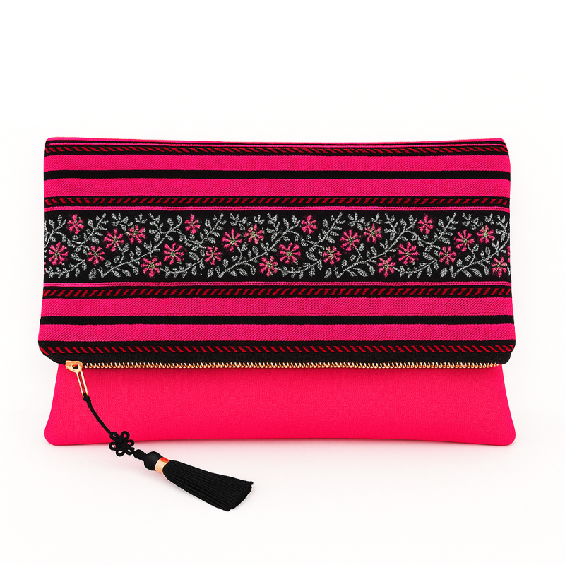 Cartera de diseño con flores bordadas (1)
